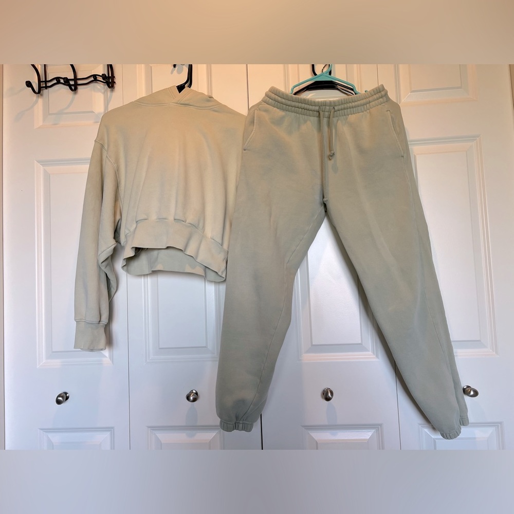 Aritzia TNA Cozy Fleece Sweatshirt + Sweatpants set